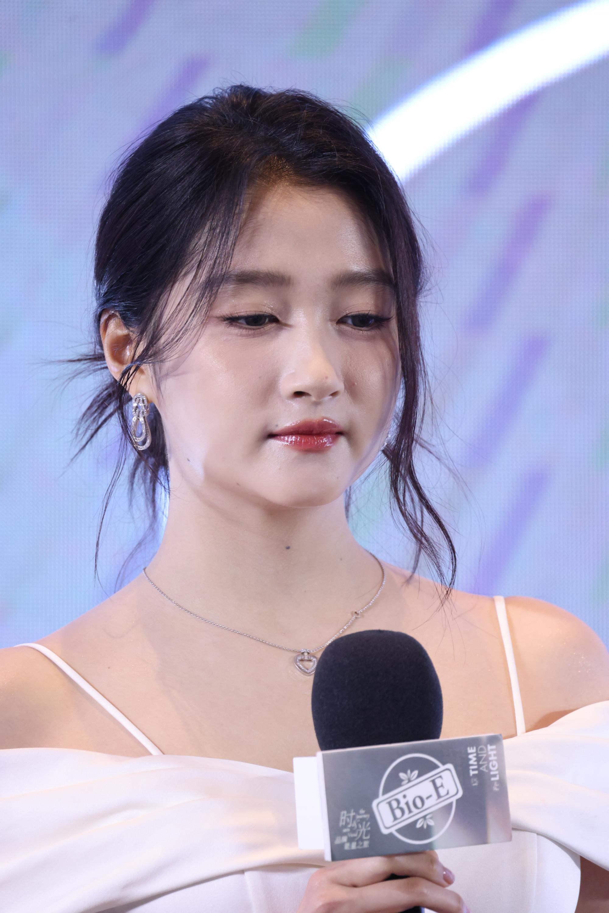 关晓彤现场头部正面生图照[8]